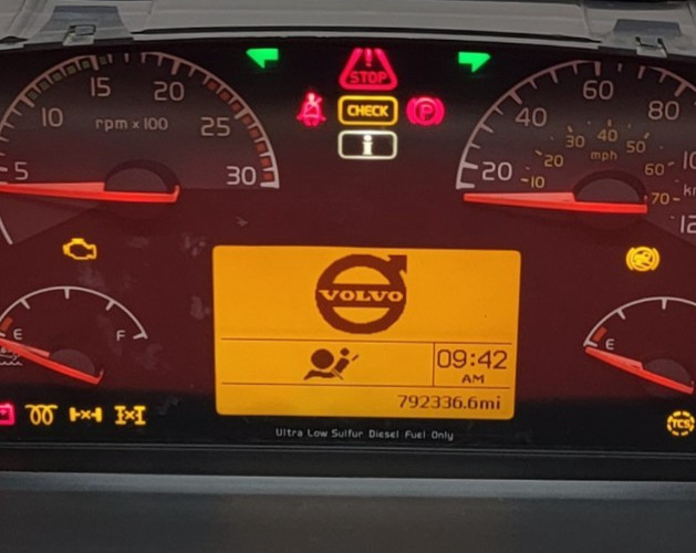 2015 VOLVO VNL USED INSTRUMENT CLUSTER P#22261637-P01