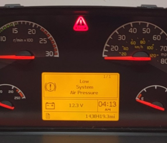 2008 VOLVO VNL USED INSTRUMENT CLUSTER P#22261626-P01