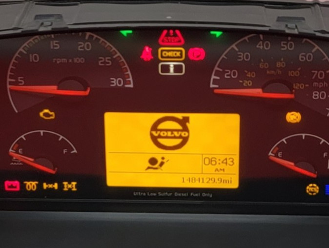 2011 VOLVO VNL USED INSTRUMENT CLUSTER P#21546088-P01