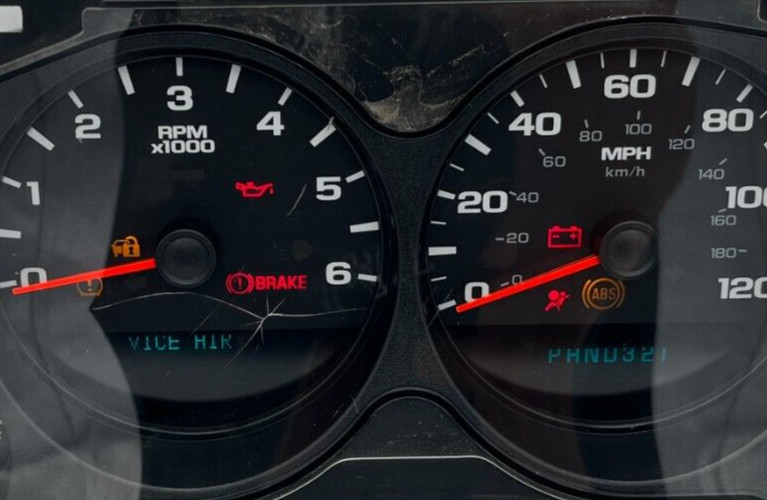 2007-2014 GMC YUKON USED INSTRUMENT CLUSTER P#28103107 CRACKED