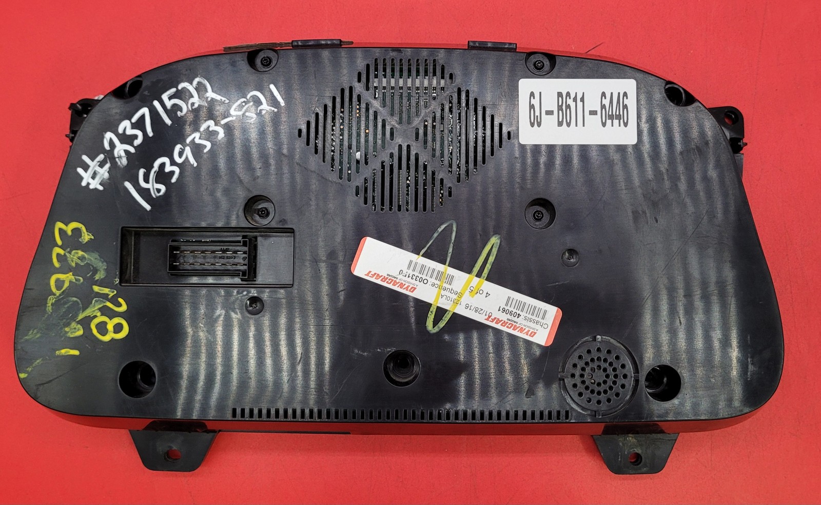 2017 PETERBILT 579 USED INSTRUMENT CLUSTER P#Q43-6057-1-2-109B