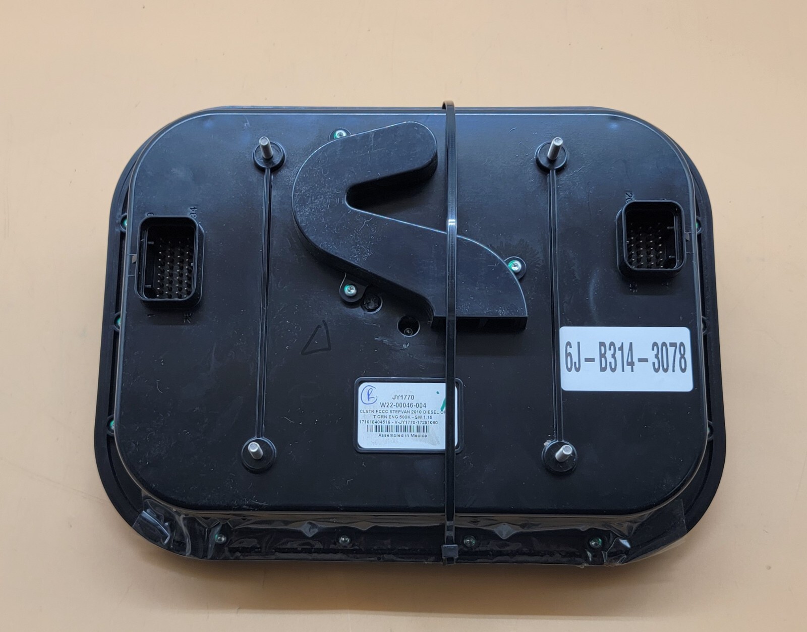 2010 FREIGHTLINER STEPVAN USED INSTRUMENT CLUSTER P#W22-00046-004 714-11103