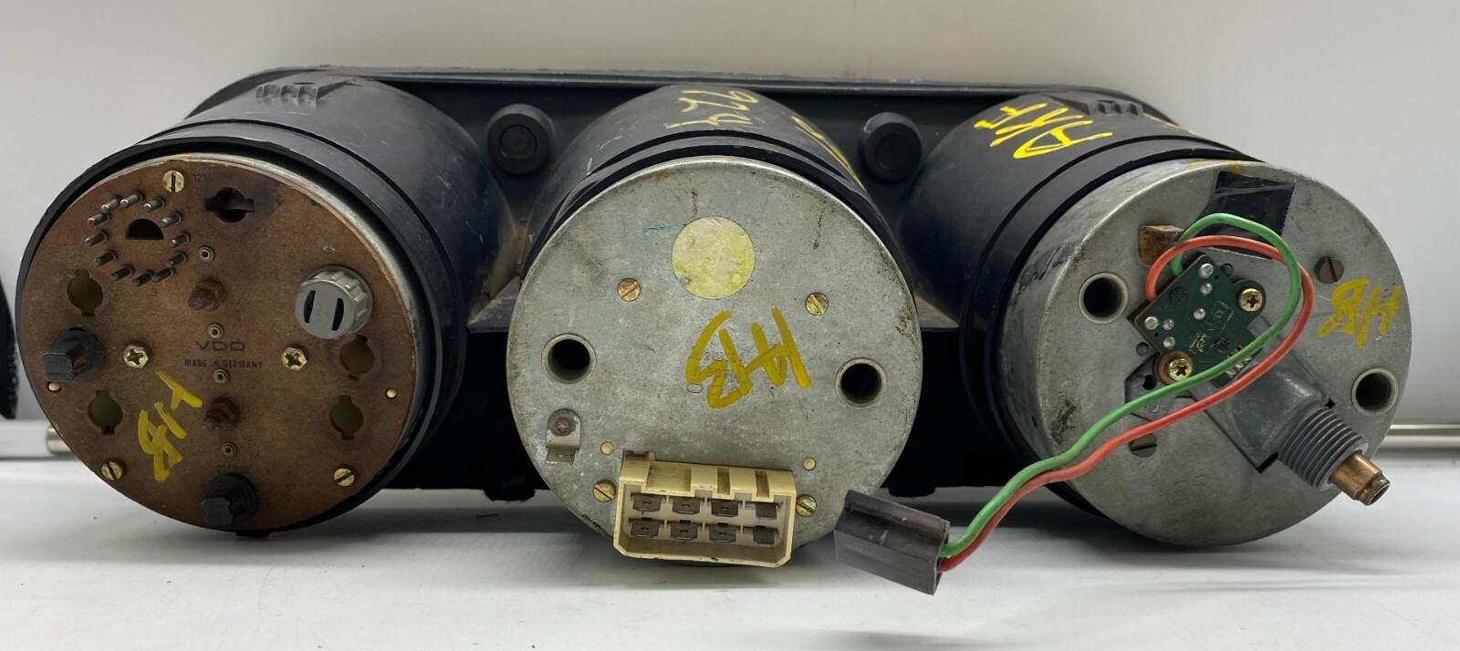 1987-1988 PORSCHE 924 USED DASHBOARD INSTRUMENT CLUSTER FOR SALE (MPH)