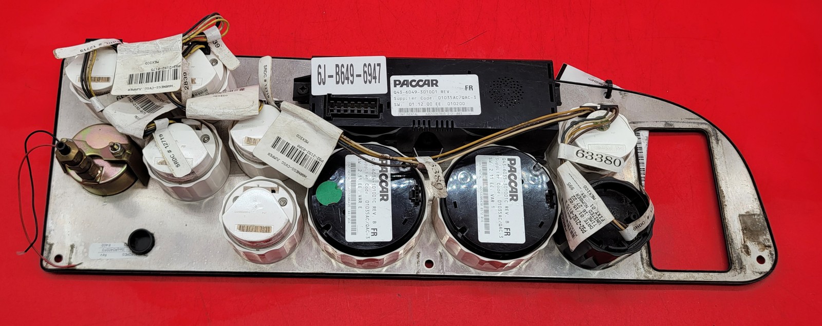 2012 PETERBILT 587 USED INSTRUMENT CLUSTER P#Q43-6049-301001